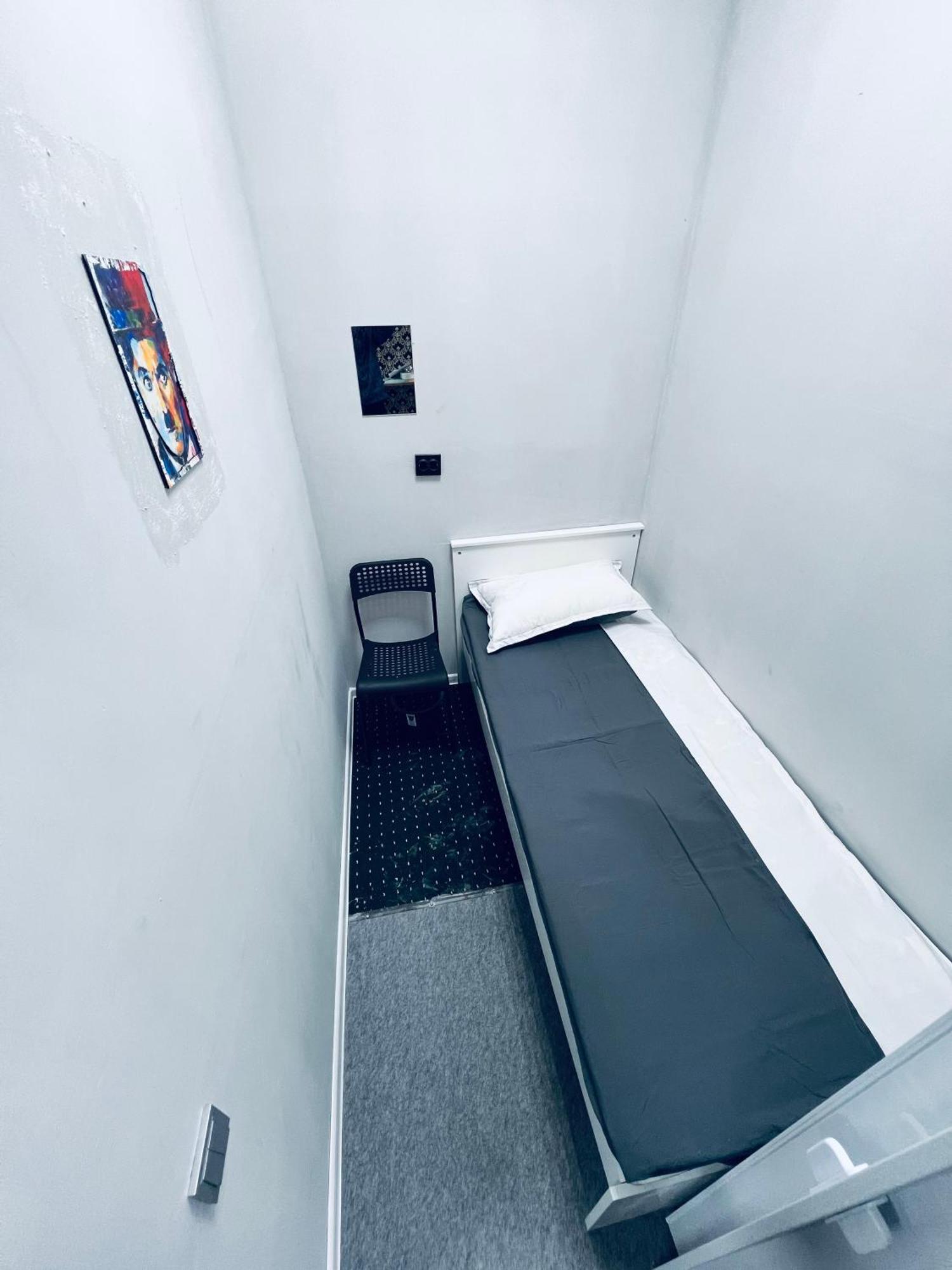 Center Capsule Hotel อัลมาตี ภายนอก รูปภาพ
