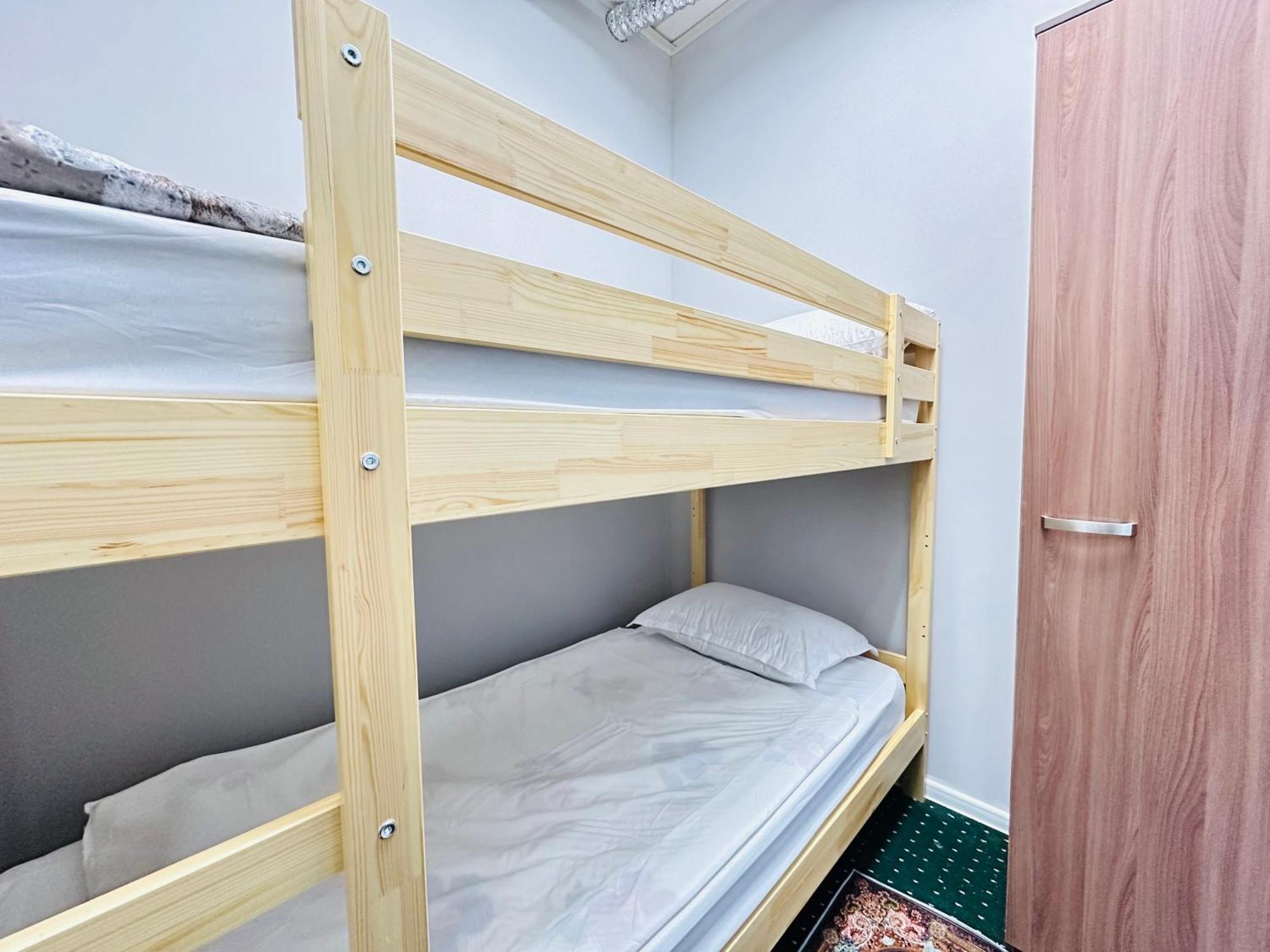 Center Capsule Hotel อัลมาตี ภายนอก รูปภาพ
