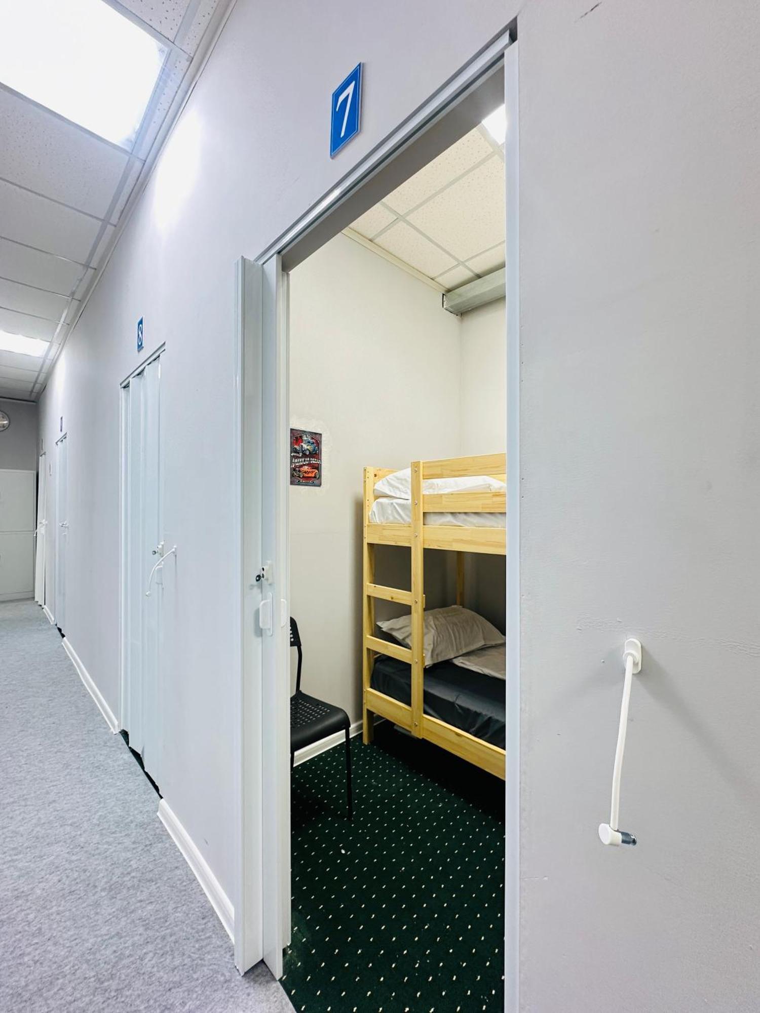 Center Capsule Hotel อัลมาตี ภายนอก รูปภาพ