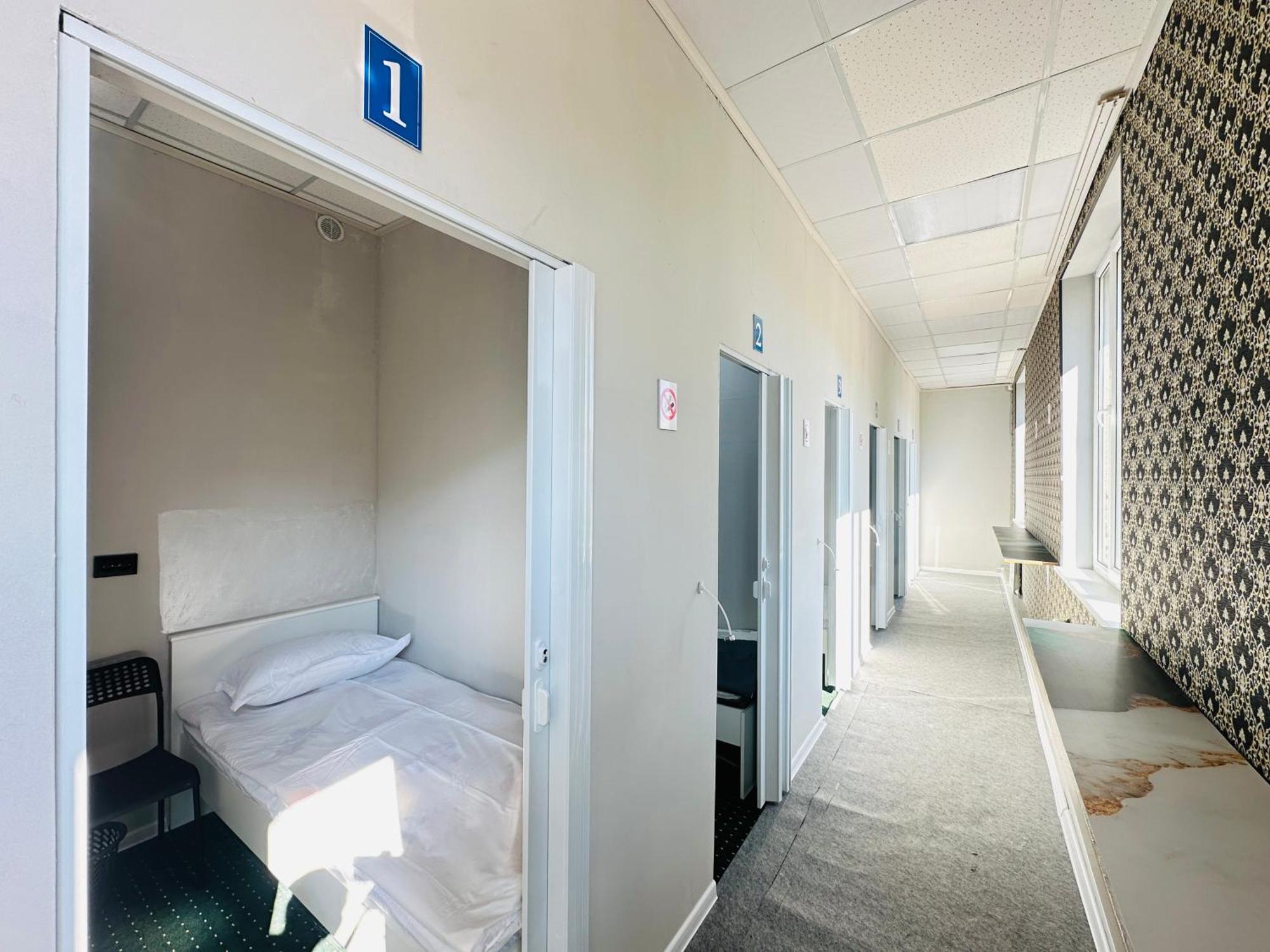 Center Capsule Hotel อัลมาตี ภายนอก รูปภาพ
