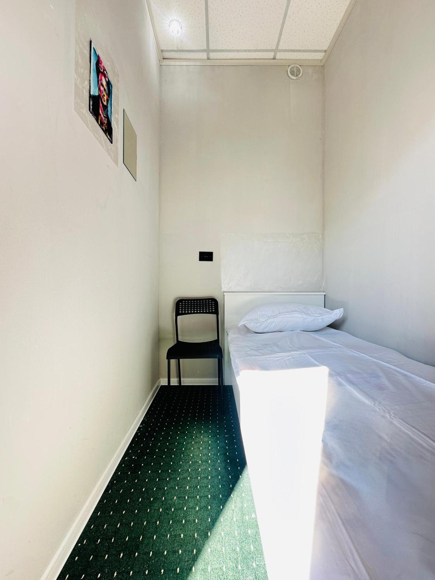 Center Capsule Hotel อัลมาตี ภายนอก รูปภาพ