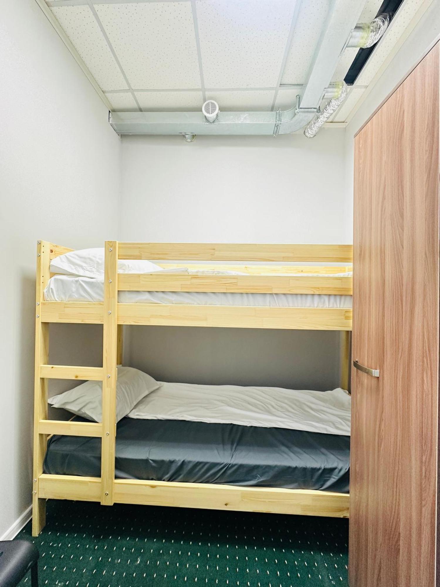 Center Capsule Hotel อัลมาตี ภายนอก รูปภาพ